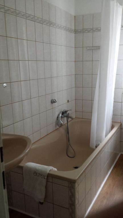 Ruhiges 4-Zim-Wohnung bis 8 Personen Kreuzlingen Zimmer foto